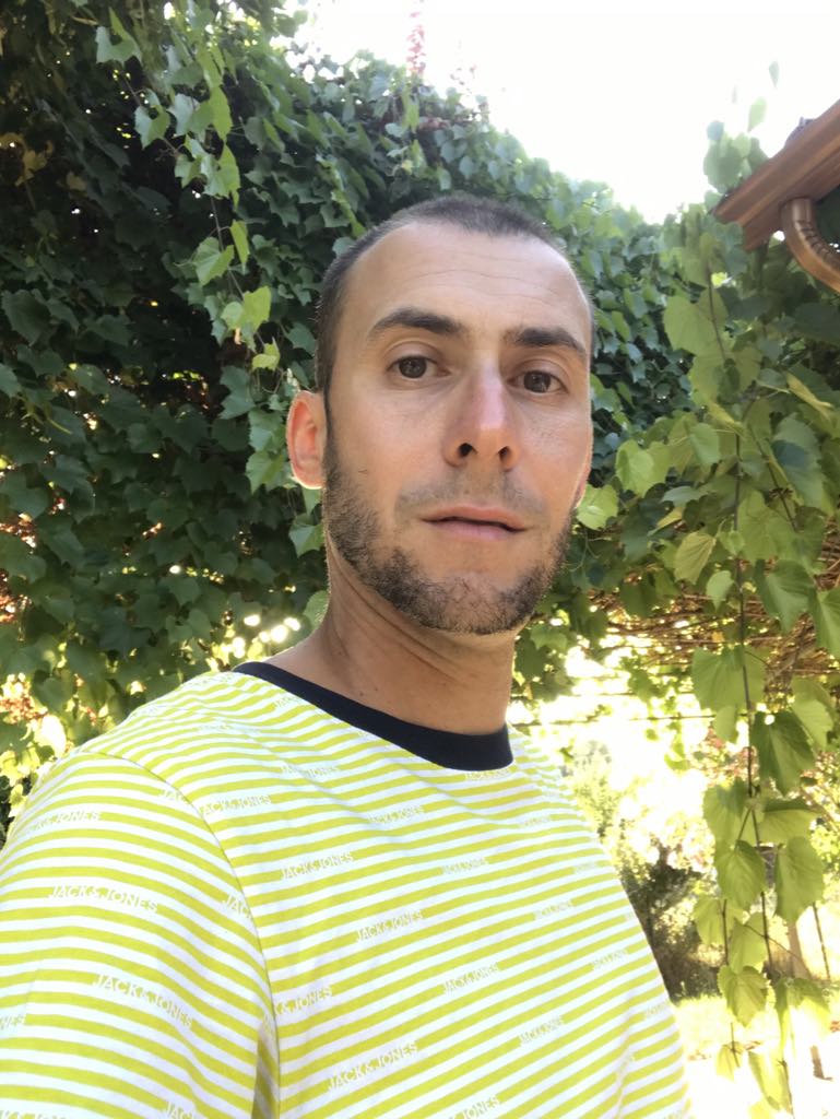 Profilo di Naik, 37 anni, Cerco Trombamico a Perano