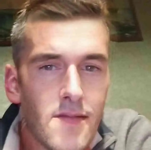 Profilo di Siem, 33 anni, Cerco Trombamico a Airuno