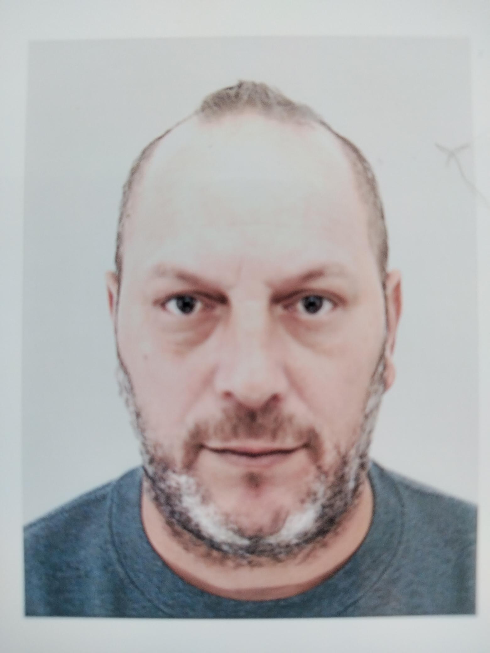 Profilo di Artin, 45 anni, Cerco Trombamico a Castelpizzuto
