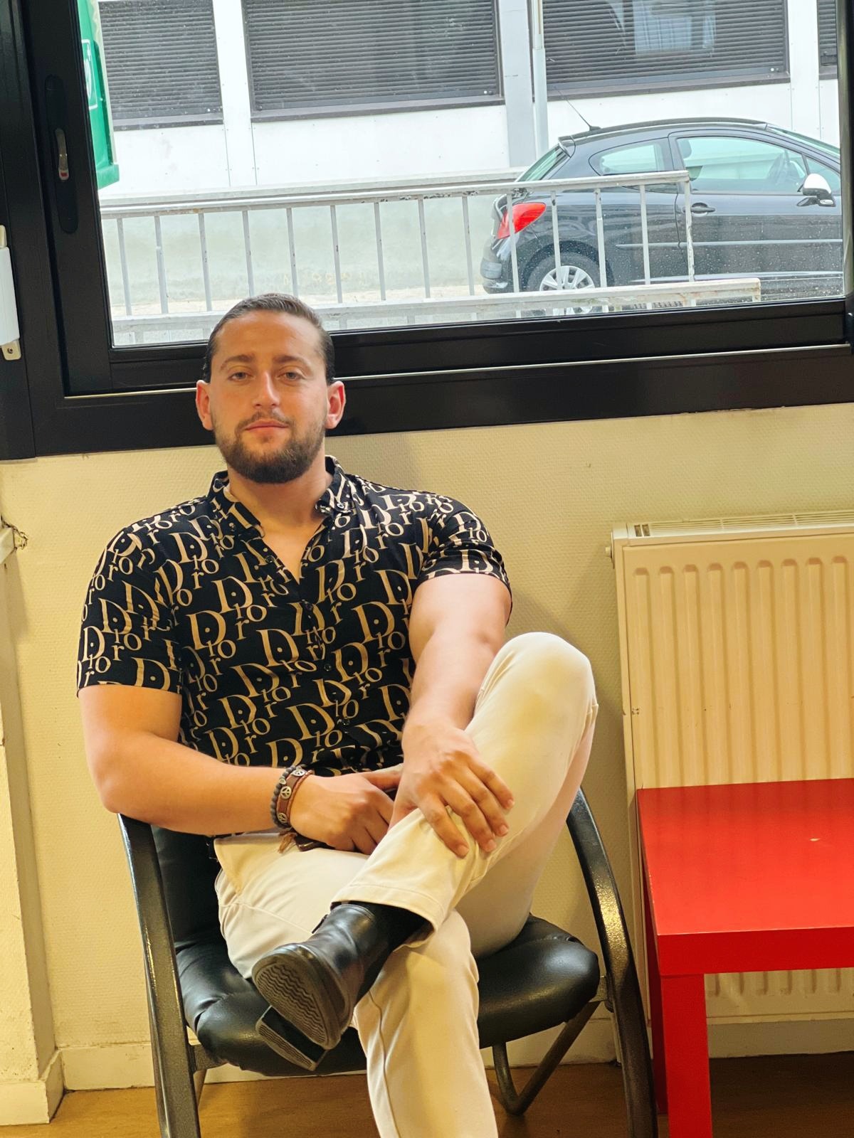 Profilo di Melik, 25 anni, Cerco Trombamico a Porte