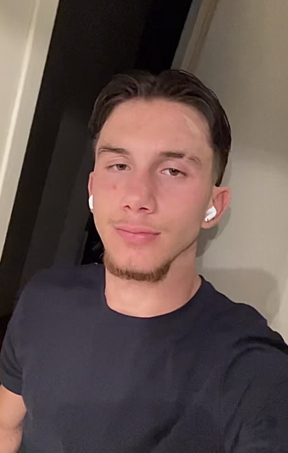 Profilo di Han, 19 anni, Cerco Trombamico a Rosora