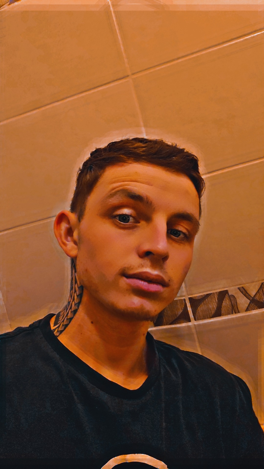 Profilo di Eliard, 24 anni, Cerco Trombamico a Serrone