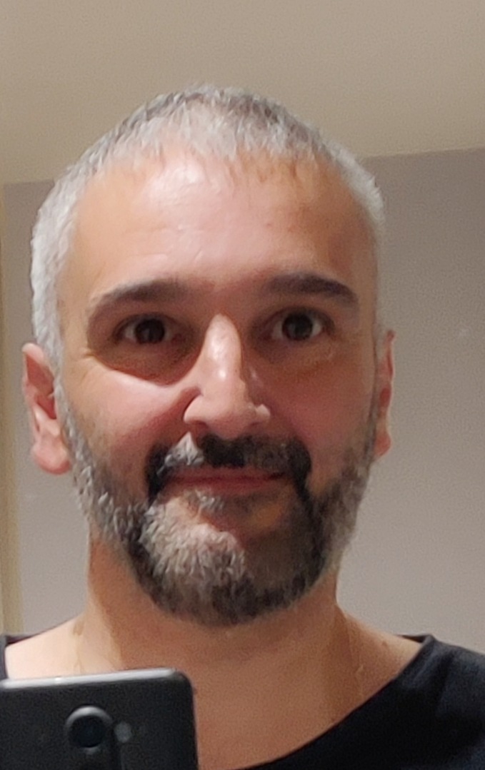 Profilo di Oisin, 48 anni, Cerco Trombamico a Viano