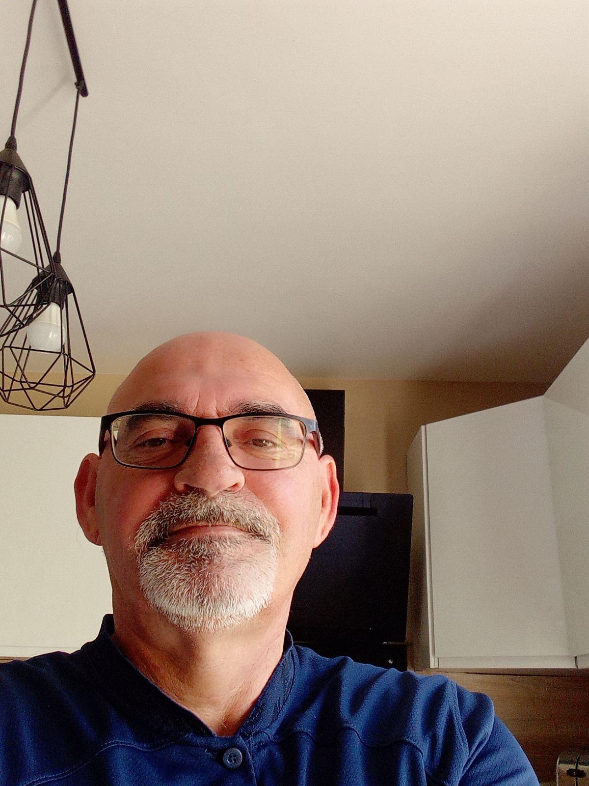 Profilo di Philogene, 55 anni, Cerco Trombamico a Posta Fibreno