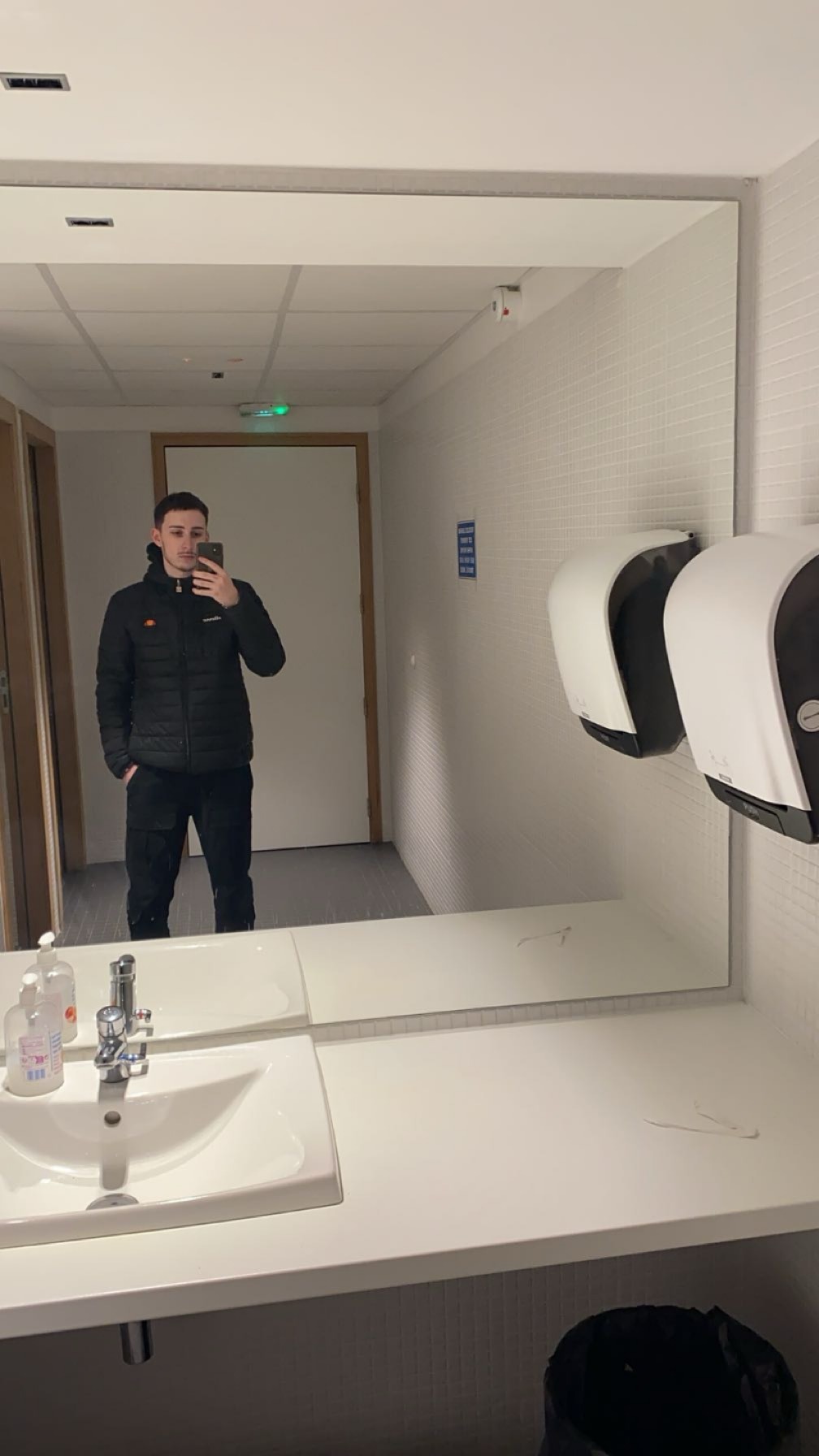 Profilo di Ahmed-amine, 18 anni, Cerco Trombamico a Ranzo